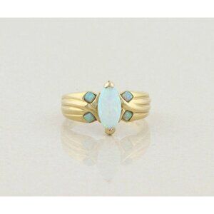 Elegant Gold and Opal Ring